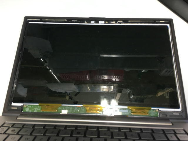 ASUS ZENBOOK UX31の液晶パネル交換 | パソコンドック24 宮崎・都城店