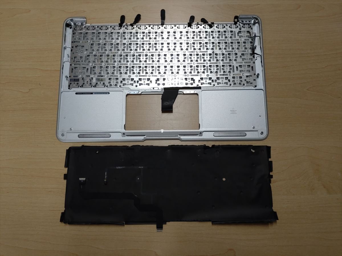 Apple MacBook Air 11-inch Mid 2012　キーボードのキーが勝手に入力される　修理事例。【小林市】