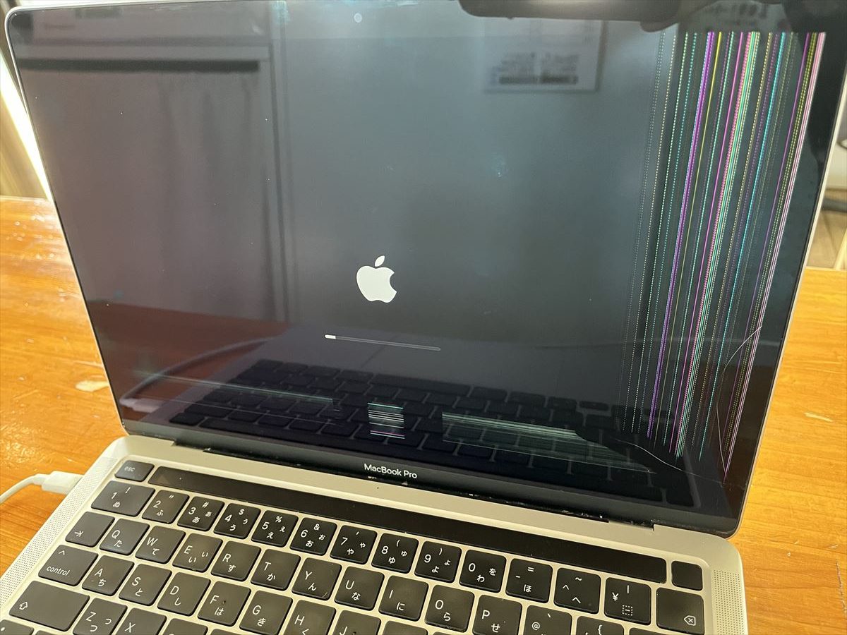アップル MacBook Pro 13インチ　2020　液晶画面表示不具合　修理事例【宮崎市】