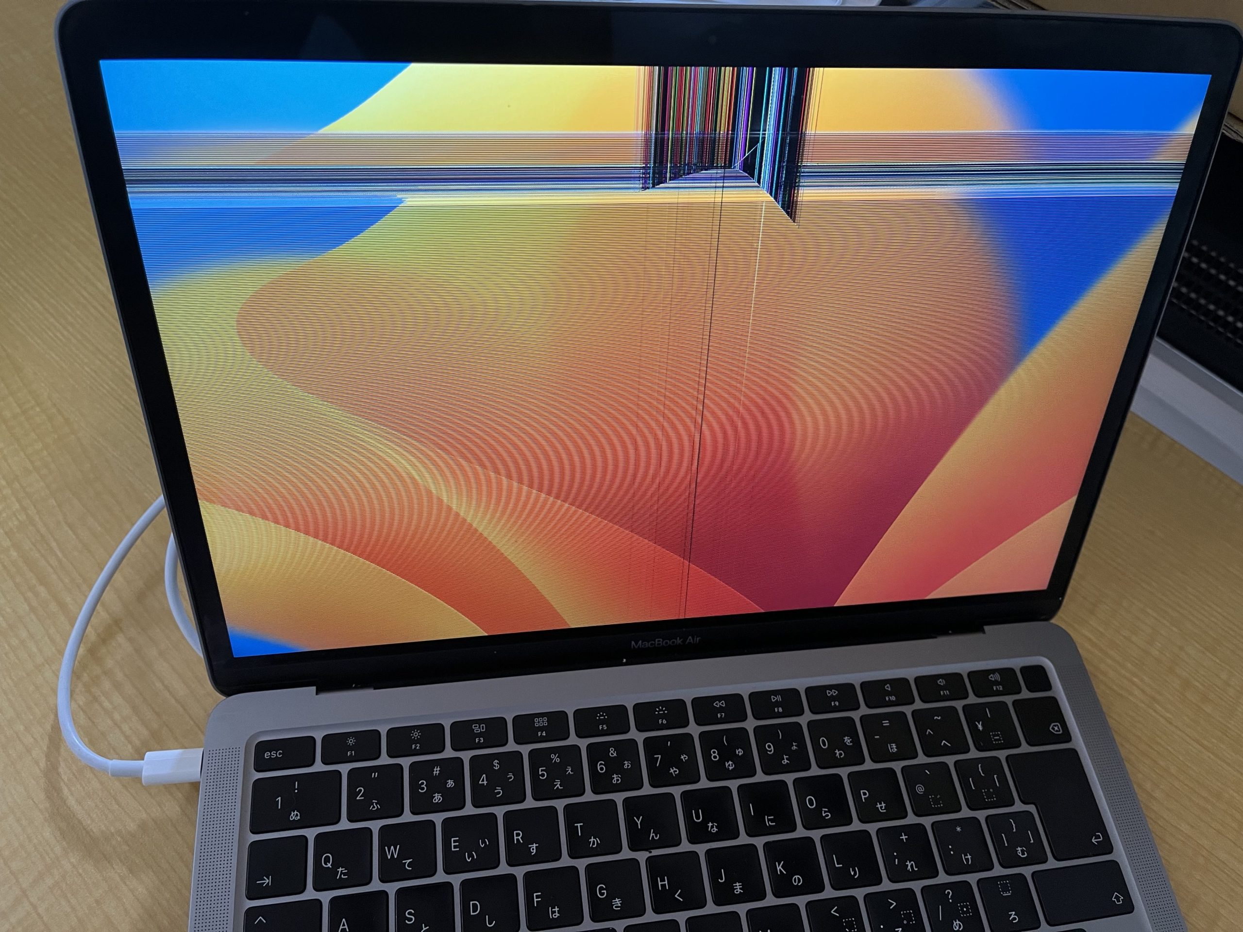 MacBook Air 13インチ 2020 液晶割れ＋キーボード不具合　修理事例【宮崎県内】