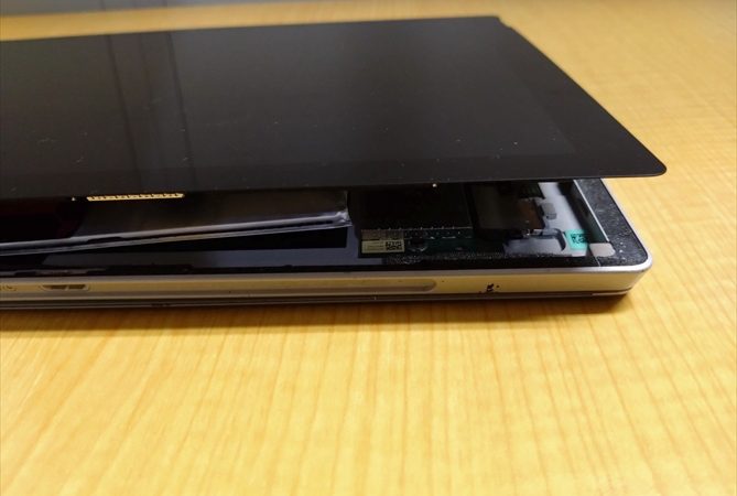 バッテリー膨張　Microsoft SurfacePro4　修理事例