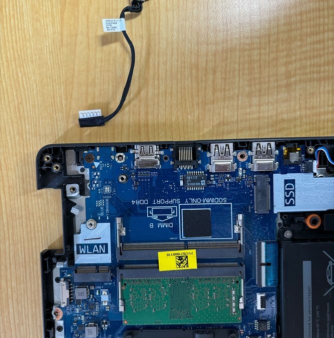 充電ができない不具合　DELL　Vostro15 3000　修理事例