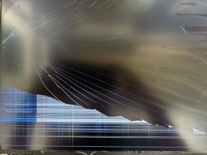 ASUS X1704V　液晶割れ