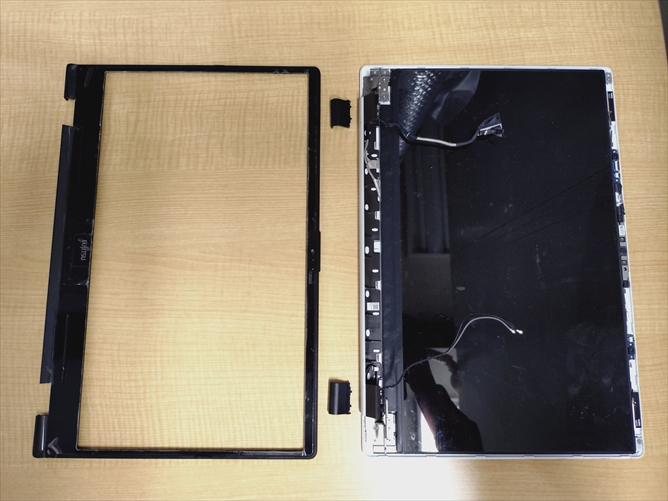 富士通 AH77/D3 ベゼルカバー、ヒンジカバー取り外し