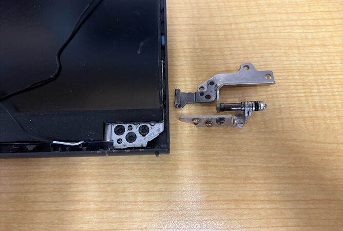 ヒンジ故障　DELL　Vostro15　3510　修理事例