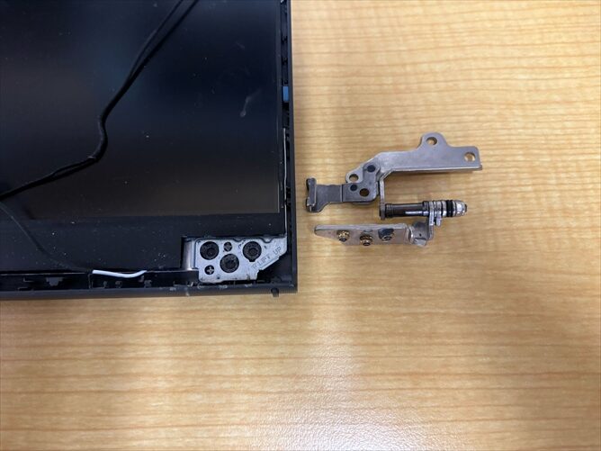 ヒンジ故障　DELL　Vostro15　3510　修理事例