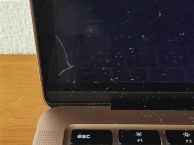 液晶割れ　アップル　MacBook Air M1 2020　修理事例