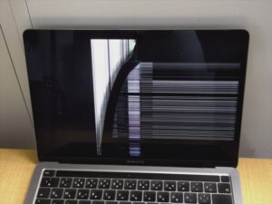 アップル MacBook Pro 13インチ M1 2020　画面表示不具合