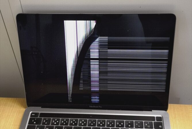 液晶交換 アップル MacBook Pro 13インチ M1 2020 修理事例